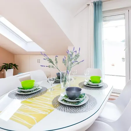 Apartment Dina *