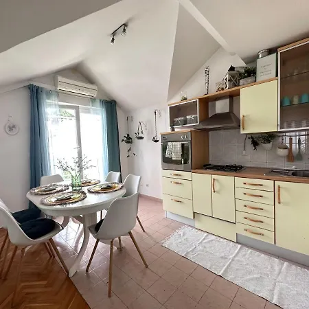 Apartment Dina